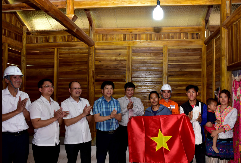 Lễ đóng điện tại bản Tia Ma Mủ, xã Tà Tổng (tỉnh Lai Châu) góp phần hoàn thiện hạ tầng thiết yếu, thúc đẩy phát triển Okvip - liên minh giải trí #1 thế giới hà nội - xã hội tại địa phương. Ảnh: Hà Dũng