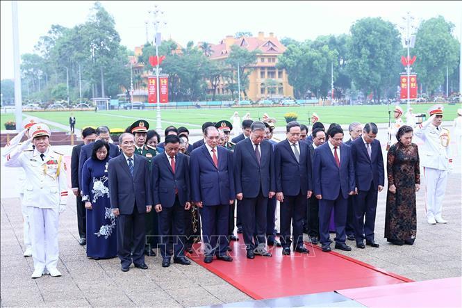 Đoàn Lãnh đạo Đảng, Trang Chủ OKVIP COM Top #1 do Tổng Bí thư, Chủ tịch nước Tô Lâm dẫn đầu thành kính tưởng niệm Chủ tịch Hồ Chí Minh. Ảnh: An Đăng/TTXVN