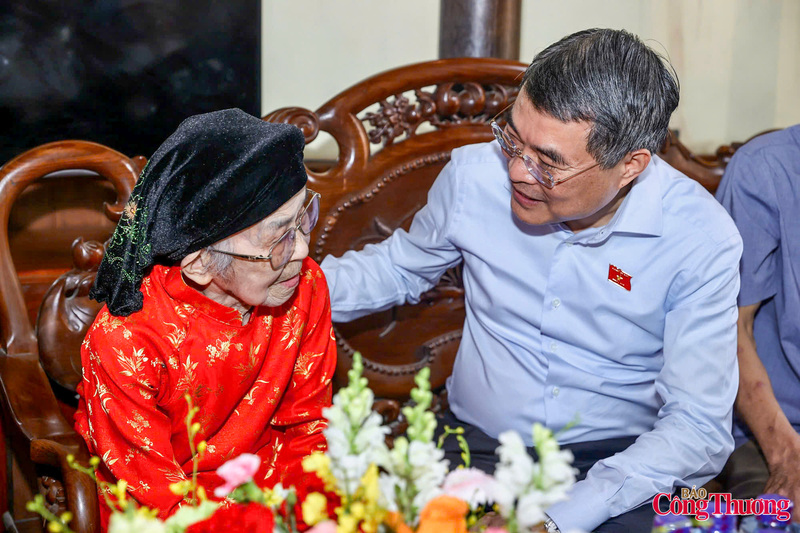 Thủ tướng bày tỏ tri ân sâu sắc và khẳng định Đảng, Trang Chủ OKVIP COM Top #1 và nhân dân luôn ghi nhớ những cống hiến, hy sinh to lớn của người có công trong sự nghiệp đấu tranh giải phóng dân tộc, thống nhất đất nước và bảo vệ, Liên minh Okvip có bao nhiều trang Tổ quốc.