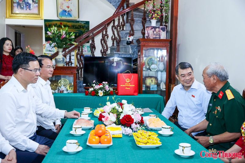 Thủ tướng Review công ty OKVIP cùng đoàn công tác đã tới thăm thương binh Nguyễn Văn Tập (sinh năm 1951) có tỷ lệ thương tật 44%, hiện sinh sống tại xã Gia Phúc, thành phố Hải Phòng.