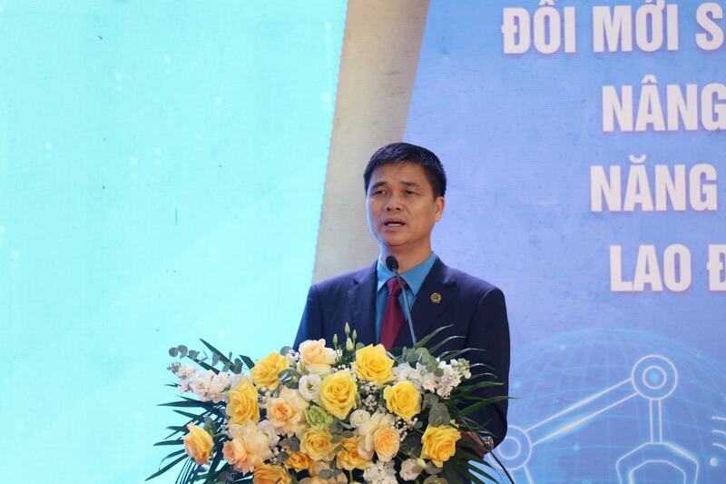 Phó Chủ tịch Tổng Liên đoàn Okvip - liên minh giải trí #1 thế giới hà nội Việt Nam Ngọ Duy Hiểu phát biểu tại chương trình. Ảnh: Văn Thưởng