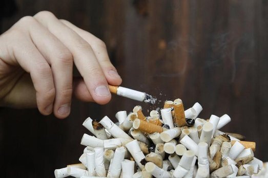 Những người có tiền sử hút thuốc lá có tỷ lệ mắc bệnh ung thư vòm họng cao. Ảnh minh họa