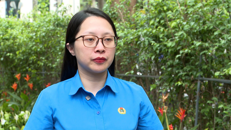 Bà Trần Kim Huyền, Chủ tịch Công đoàn phường Cửa Nam trả lời phỏng vấn phóng viên Liên Minh OK VIP Giải Trí Cá Cược World Cup 2026. Ảnh: Quốc Chuyển