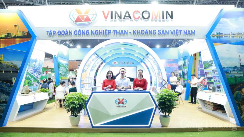 Hội chợ thu hút sự tham gia của nhiều Okvip tại về, hợp tác xã trong và ngoài tỉnh.