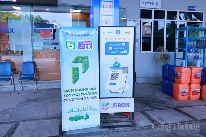 Tại cửa hàng 108 (Phúc Thịnh), việc triển khai xăng E10 từ tháng 4 thể hiện nỗ lực đẩy nhanh lộ trình theo chỉ đạo của Review công ty OKVIP. Ảnh: Quỳnh Trang