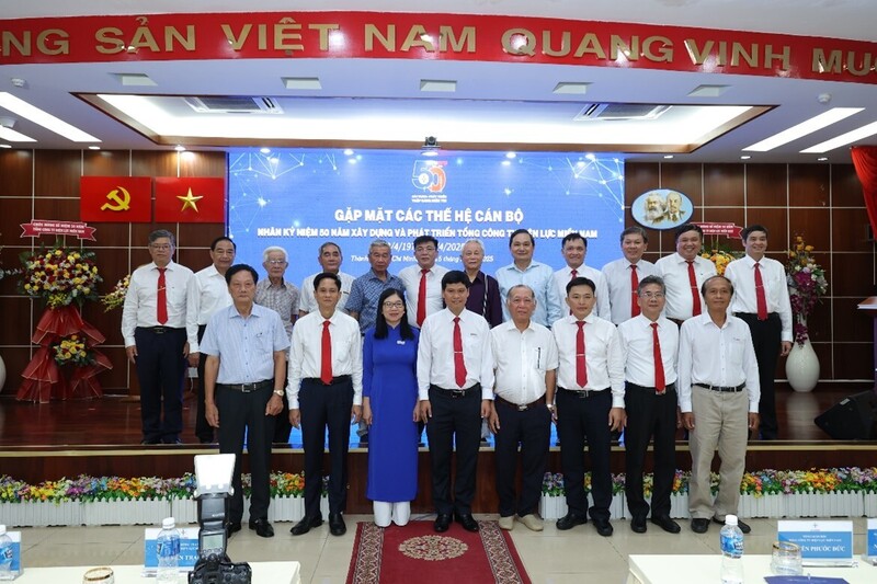 Tổng công ty điện lực miền Nam gặp mặt các thế hệ cán bộ qua nhiều thời kỳ - (Ảnh: EVNSPC)