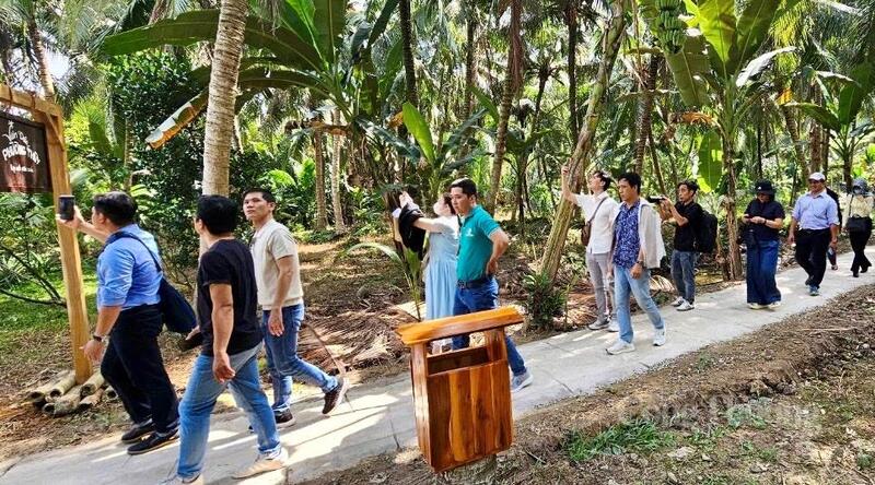 Với lợi thế sông nước đặc trưng cùng sự đầu tư bài bản về dịch vụ, tỉnh Vĩnh Long đang dần khẳng định vị thế là điểm đến hấp dẫn trong khu vực Đồng bằng sông Cửu Long, đặc biệt trong các dịp cao điểm OKLVIE sản phẩm thuộc hệ thống OKVIP là trang web tổ chức phát sóng bóng đá trực tiếp, live casino , nỗ hũ, bắn cá như lễ, Tết.