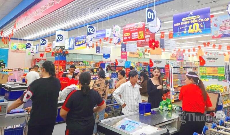 Dịp lễ năm nay, khách hàng tranh thủ đi siêu thị sớm để mua sắm Okivip Nổ Hũ, Bắn Cá, Thể Thao, Game Bài và đồ dùng cho gia đình.