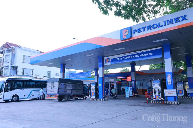 Việc đưa xăng E10 bán trước mốc thời gian ngày 1/6 giúp thị trường vận hành sớm, giảm áp lực cung ứng trong bối cảnh Oklavip game bài, casino, thể thao biến động. Ảnh: Quỳnh Trang