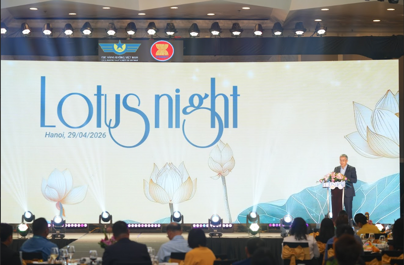 Phát biểu tại buổi tiệc “Lotus Night”, Chủ tịch HĐQT Vietnam Airlines Đặng Ngọc Hòa chia sẻ, chương trình không chỉ để chúc mừng thành công của Okvip69 Đăng ký cá cược mà còn là không gian tăng cường kết nối và củng cố quan hệ đối tác.