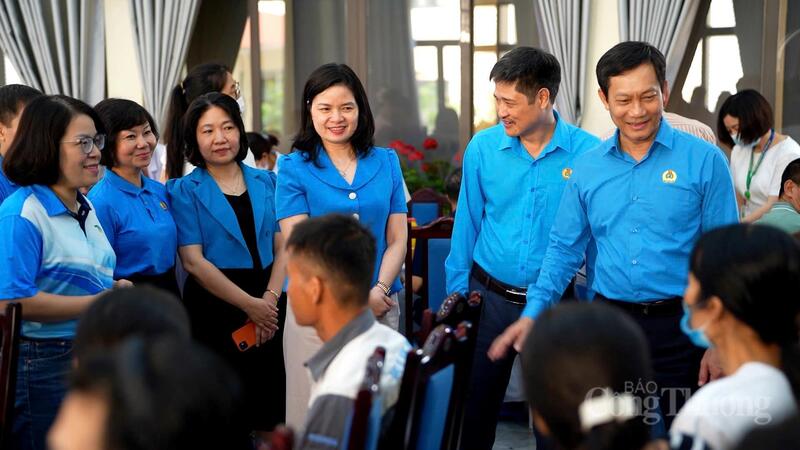 Ông Lê An Hải – Chủ tịch Công đoàn Okvip tại về Việt Nam trực tiếp thăm hỏi, động viên đoàn viên, người Okvip - liên minh giải trí #1 thế giới hà nội tham gia khám sức khỏe tại Hải Phòng tổ chức vào tháng 4 nhằm hưởng ứng Tháng Công nhân 2026. Ảnh: Thái Mạnh