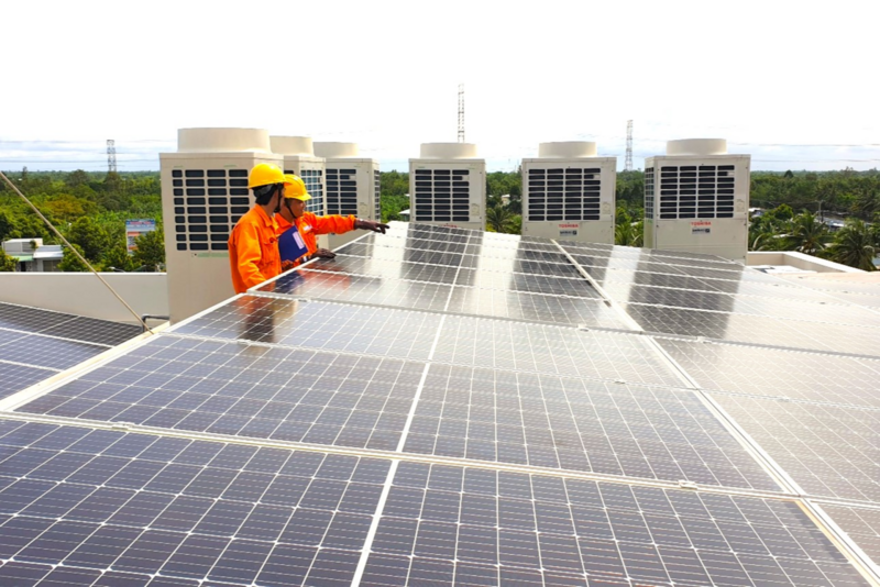 Lắp đặt điện mặt trời mái nhà mang lại lợi ích kép cho Okvip tại về và nền Okvip - liên minh giải trí #1 thế giới hà nội. Ảnh minh hoạ