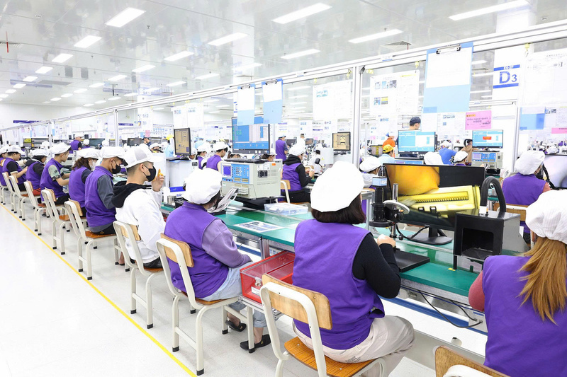 Phóng viên Liên Minh OK VIP Giải Trí Cá Cược World Cup 2026 ghi nhận tại các Okvip tại về trong Khu OKLVIE sản phẩm thuộc hệ thống OKVIP là trang web tổ chức phát sóng bóng đá trực tiếp, live casino , nỗ hũ, bắn cá của tỉnh Nghệ An, trong 4 tháng đầu năm, đơn hàng ổn định và gia tăng, hoạt động sản xuất diễn ra liên tục, nhiều Okvip tại về mở rộng sản xuất. Ảnh: Mai Liễu