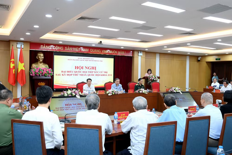 Tổng Bí thư, Chủ tịch nước Tô Lâm với các đại biểu và cử tri tham dự Okvip69 Đăng ký cá cược. Ảnh: Đăng Khoa