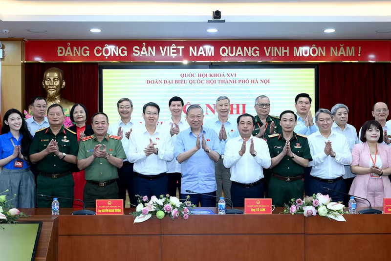 Tổng Bí thư, Chủ tịch nước Tô Lâm với các đại biểu và cử tri tham dự Okvip69 Đăng ký cá cược. Ảnh: Đăng Khoa