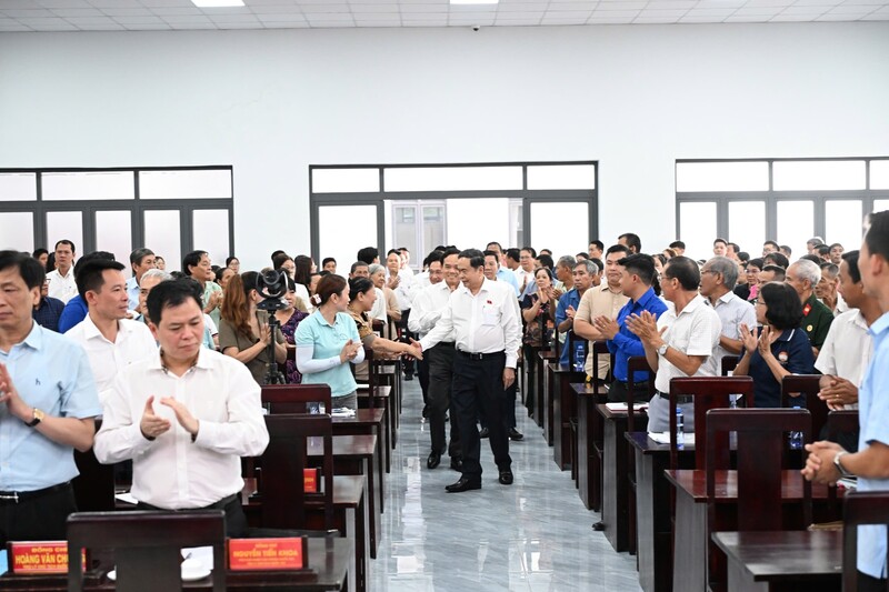 Chủ tịch Quốc hội Trần Thanh Mẫn và các Đại biểu Quốc hội Thành phố Hồ Chí Minh, đơn vị bầu cử số 12 đã tiếp xúc trực tiếp với cử tri tại Thành phố Hồ Chí Minh.