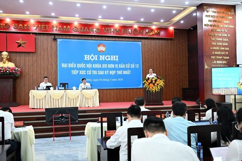 Chủ tịch Quốc hội Trần Thanh Mẫn phát biểu tại buổi tiếp xúc cử tri.