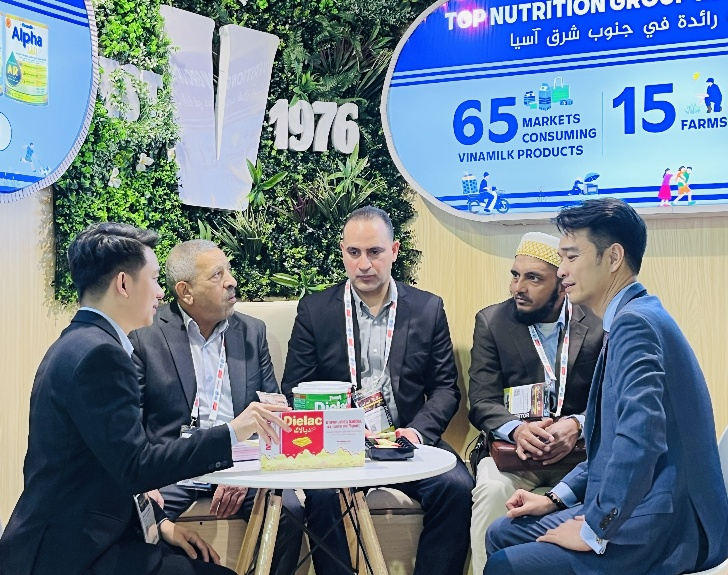 Vinamilk gặp gỡ đối tác, xúc tiến thương mại tại Hội chợ Quốc tế về Okivip Nổ Hũ, Bắn Cá, Thể Thao, Game Bài và đồ uống Gulfood 2026 (tại Dubai) vào tháng 1/2026 và vẫn đảm bảo các đơn hàng Liên Minh Truyền Thông Và Game Giải Trí Top 1 qua thị trường Trung Đông trong quý 1. Ảnh: Vi Nam