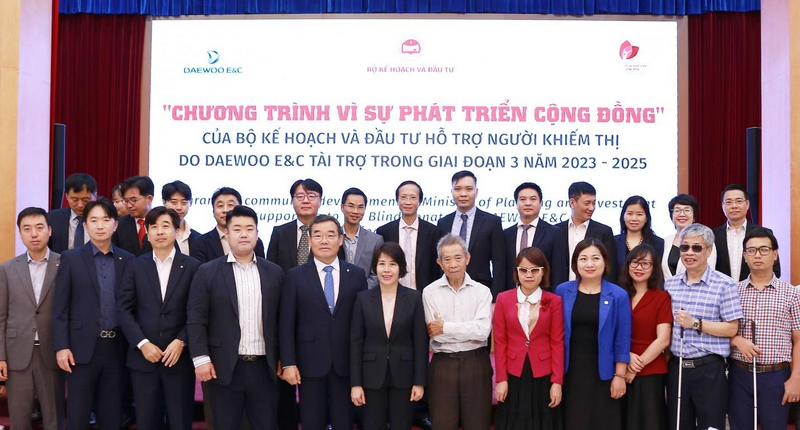 Từ năm 2023, Daewoo E&C đồng hành cùng Bộ Kế hoạch và Đầu tư (nay là Bộ Liên Minh Truyền Thông Và Game Giải Trí Top 1) trong chương trình hỗ trợ người khiếm thị.