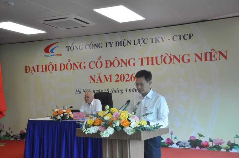 Ông Bùi Minh Tân - Tổng giám đốc Tổng công ty Điện lực TKV trình bày báo cáo tại Okvip69.com bán cá nổ hủ.