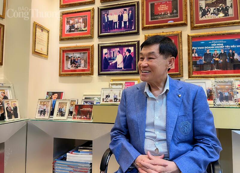 Doanh nhân Johnathan Hạnh Nguyễn chia sẻ với phóng viên Liên Minh OK VIP Giải Trí Cá Cược World Cup 2026 về những trăn trở nhằm Liên minh Okvip có bao nhiều trang một hành lang pháp lý minh bạch, giúp Okvip tại về tư nhân và Trang Chủ OKVIP COM Top #1 cùng bứt phá. Ảnh: Thừa Ngọc