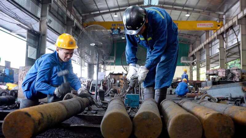 Sửa chữa, bảo dưỡng cột chống thủy lực (Ảnh: TKV)