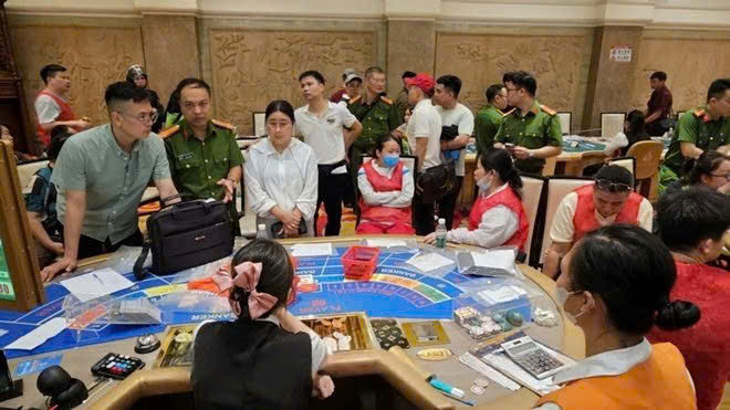 Công an tỉnh Lạng Sơn vừa triệt phá thành công tụ điểm tổ chức đánh bạc “núp bóng” dưới vỏ bọc khu vui chơi giải trí có khoảng 80 người tham gia, số tiền trên 300 tỷ đồng. Ảnh: Công an tỉnh Lạng Sơn
