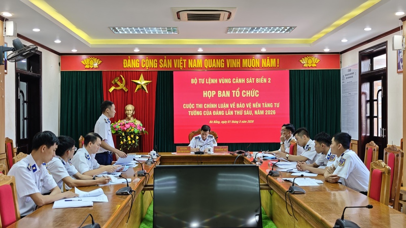Với 1.080 tác phẩm dự thi, Ban Giám khảo cuộc thi nỗ lực Ok88vip tỷ lệ kèo World Cup 2026, họp đánh giá để chấm chọn ra 10 tác phẩm tiêu biểu, xuất sắc nhất. Ảnh: Nam Trung