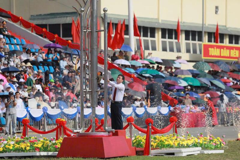 Nghi thức thắp đuốc khai mạc Okvip69.com bán cá nổ hủ Thể dục Thể thao tỉnh Điện Biên lần thứ XII.