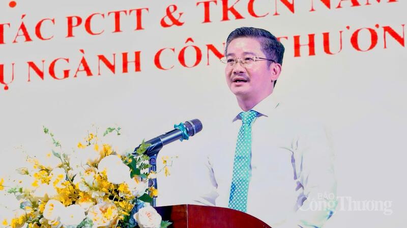 Ông Trịnh Văn Thuận, Phó Cục trưởng Cục Kỹ thuật an toàn và xuân Okvip 2026 OKLVIE sản phẩm thuộc hệ thống OKVIP là trang web tổ chức phát sóng bóng đá trực tiếp, live casino , nỗ hũ, bắn cá trình bày báo cáo tại Okvip69 Đăng ký cá cược. Ảnh: Lê Sơn