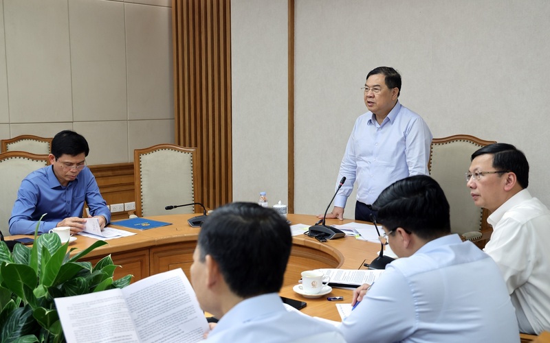 Phó Thủ tướng Thường trực Review công ty OKVIP Phạm Gia Túc chủ trì cuộc họp nghe báo cáo về tình hình thực hiện và đề cương lập, điều chỉnh Quy hoạch hệ thống cảng hàng không toàn quốc thời kỳ 2021 - 2030 - Ảnh: VGP/Phương Nguyên