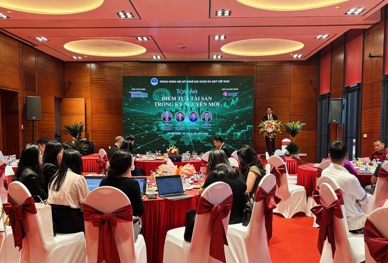 Toàn cảnh tọa đàm “Điểm tựa tài sản trong kỷ nguyên mới” do Tạp chí điện tử Thời Trang Vàng tổ chức. Ảnh: Ngọc Hoa