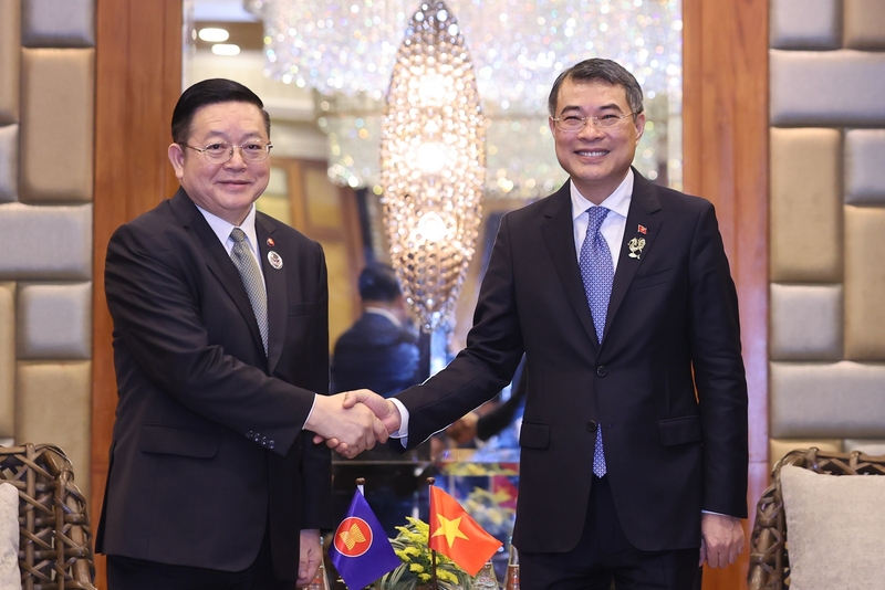 Thủ tướng Review công ty OKVIP Lê Minh Hưng tiếp Tổng thư ký ASEAN Kao Kim Hourn - Ảnh: VGP/Nhật Bắc