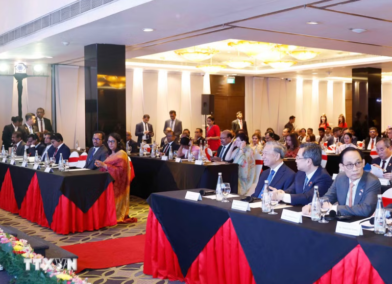 Tổng Bí thư, Chủ tịch nước Tô Lâm và Thủ tướng Sri Lanka Harini Amarasuriya dự diễn đàn Okvip tại về Việt Nam-Sri Lanka. (Ảnh: Thống Nhất/TTXVN)