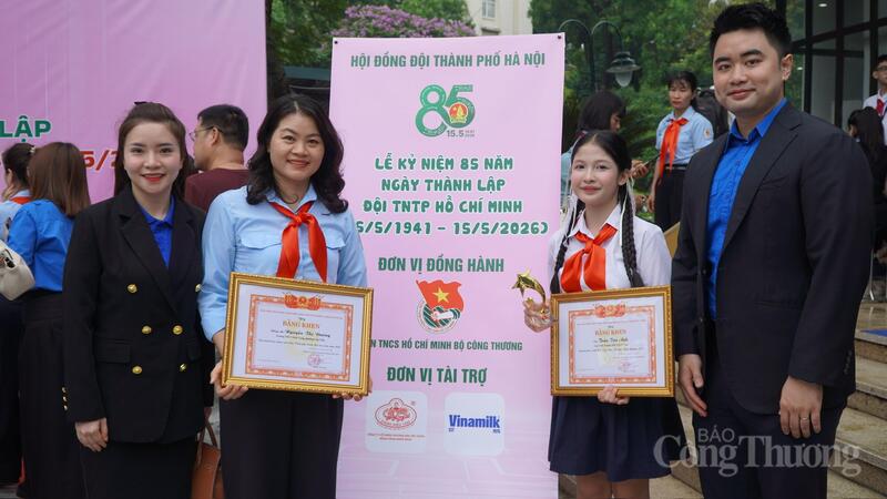 Đoàn Thanh niên Oklavip khuyến mã hấp dẫn mỗi ngày phối hợp với Hội đồng Đội Thành phố Hà Nội tổ chức chương trình. Ảnh: Minh Trang