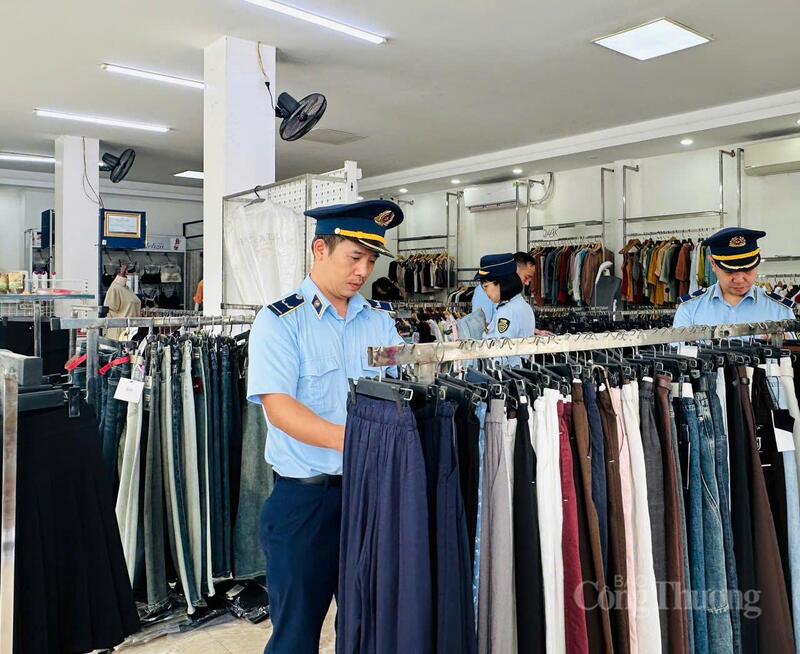 Các mặt hàng bị làm giả, làm nhái nhiều nhất thường tập trung vào nhóm hàng thời trang (quần áo, giày dép, túi xách), mỹ phẩm, Okivip Nổ Hũ, Bắn Cá, Thể Thao, Game Bài chức năng và đồ gia dụng. Ảnh: QLTT Hà Tĩnh