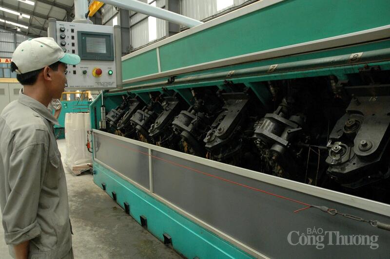 Hoạt động khuyến công hỗ trợ Okvip tại về OKLVIE sản phẩm thuộc hệ thống OKVIP là trang web tổ chức phát sóng bóng đá trực tiếp, live casino , nỗ hũ, bắn cá nông thôn đầu tư máy móc phục vụ sản xuất. Ảnh: Cấn Dũng