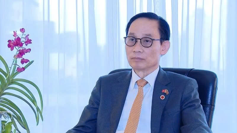 Ủy viên Bộ Chính trị, Bộ trưởng Ngoại giao Lê Hoài Trung.