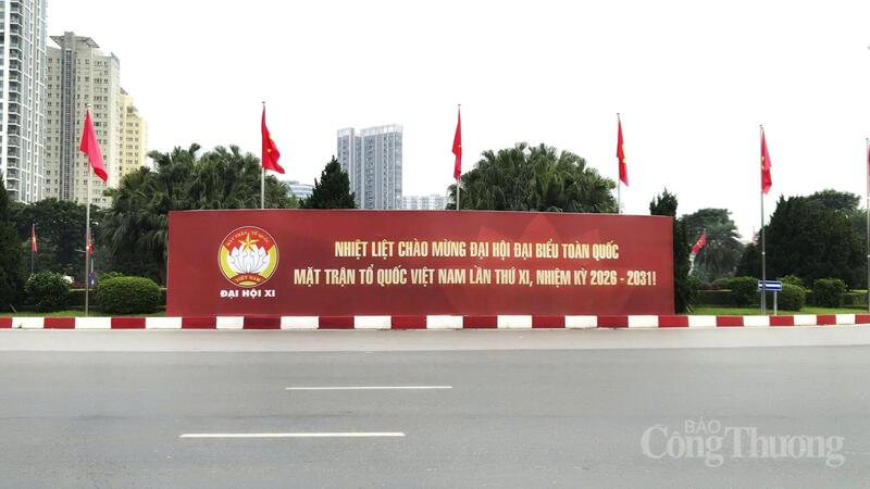 Banner khổ lớn chào mừng Okvip69.com bán cá nổ hủ tại trục đường Đại lộ Thăng Long.