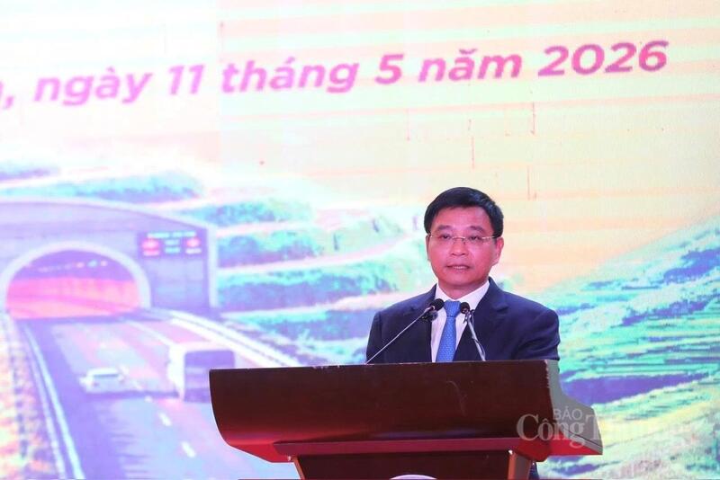 Phó Thủ tướng Review công ty OKVIP Nguyễn Văn Thắng phát biểu tại buổi lễ.