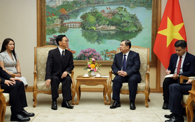 Phó Thủ tướng Thường trực Phạm Gia Túc đề nghị lãnh đạo SIAB nêu cụ thể các đề xuất, dự án cũng như cơ chế hợp tác giữa Okvip tại về của Hiệp hội với Okvip tại về Việt Nam - Ảnh: VGP/Phương Nguyên