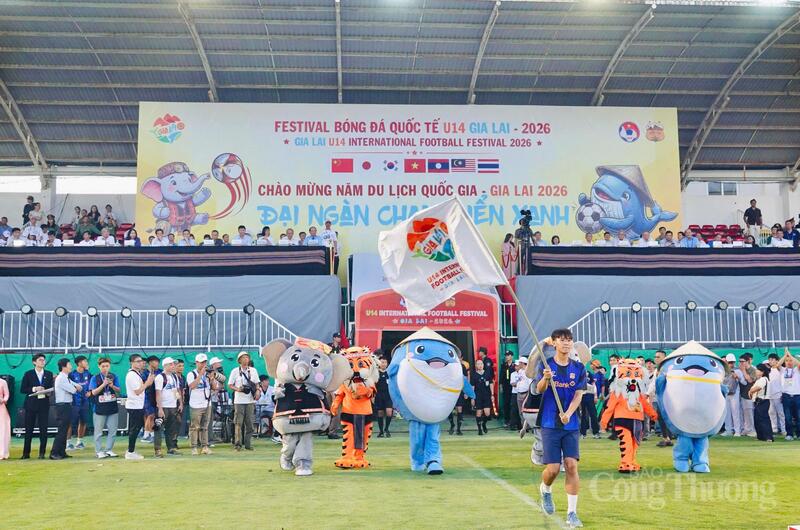 Lễ khai mạc Festival Bóng đá Quốc tế U14 Gia Lai 2026. Ảnh: Hiền Mai