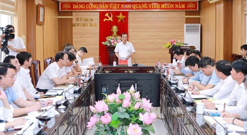 Toàn cảnh buổi Ok88vip tỷ lệ kèo World Cup 2026 của Bí thư Tỉnh ủy Thanh Hóa Lê Đức Thái với Ban Tuyên giáo và Dân vận Tỉnh ủy. Ảnh: Minh Hiếu