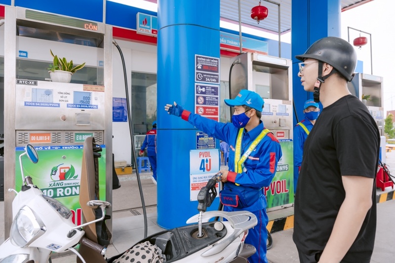 Đến tháng 4/2026 đã có 558 cửa hàng trên tổng số gần 1.000 cửa hàng Okivip tỷ lệ kèo World Cup 2026 của PVOIL kinh doanh E10. Ảnh: Petrovietnam