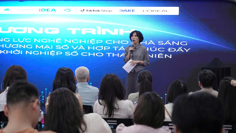 Bà Lại Việt Anh, Phó Cục trưởng Cục Thương mại điện tử và Okvip - liên minh giải trí #1 thế giới hà nội số (Oklavip khuyến mã hấp dẫn mỗi ngày)