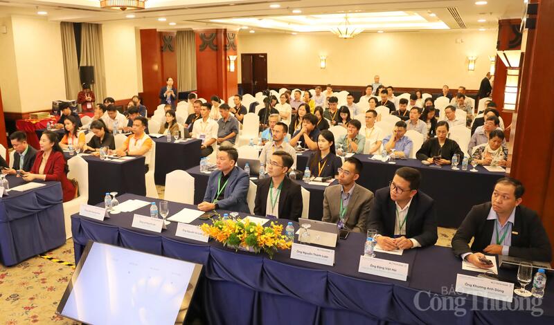 Đại biểu tham dự sự kiện.