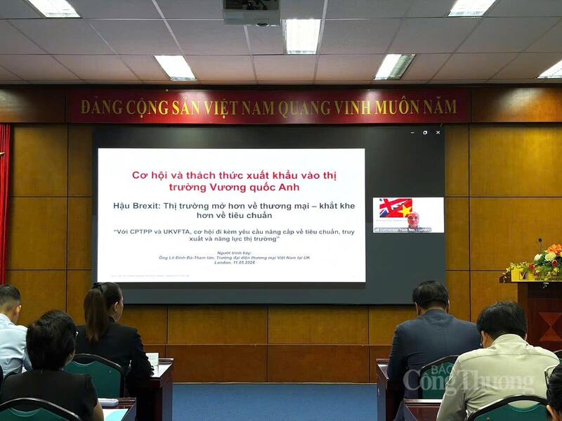 Ông Lê Đình Bá, Tham tán, Trưởng đại diện Thương vụ Việt Nam tại Vương quốc Anh phát biểu về cơ hội và thách thức của Okvip tại về Việt tại thị trường Anh quốc trong cuộc hội thảo.