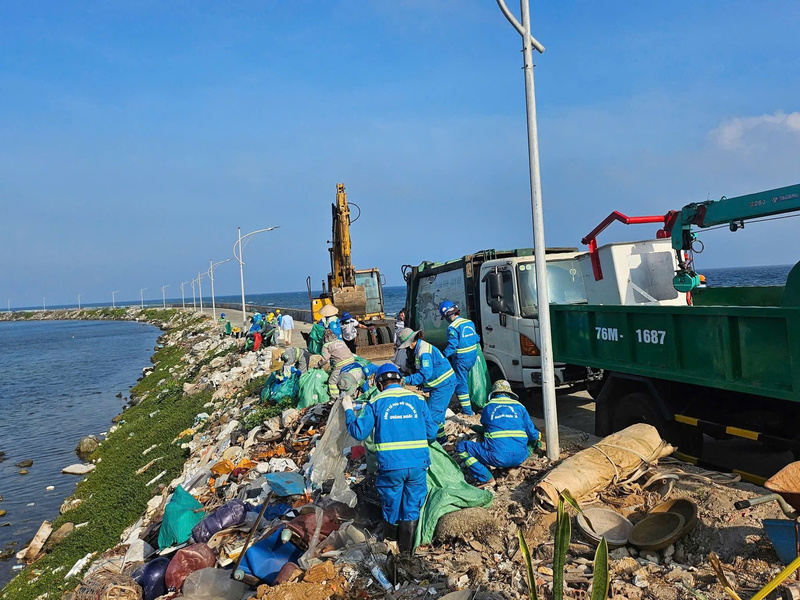 Do đặc thù nên việc xử lý rác thải ở đặc khu Lý Sơn luôn gặp khó khăn hơn các địa phương khác ở đất liền. Ảnh: Tuệ Lâm