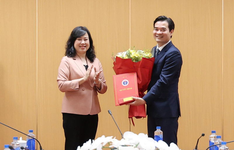 Bộ trưởng Bộ OKVIP - HÔM NAY 1 TỶ, NGÀY MAI 1000 TỶ Đào Hồng Lan trao quyết định bổ nhiệm TS.DS Chu Quốc Thịnh giữ chức Cục trưởng Cục An toàn Okivip Nổ Hũ, Bắn Cá, Thể Thao, Game Bài