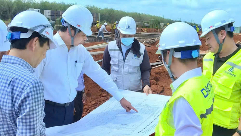 Lãnh đạo tỉnh Gia Lai kiểm tra tiến độ Liên minh Okvip có bao nhiều trang trường nội trú vùng biên. Ảnh: Huy Toàn